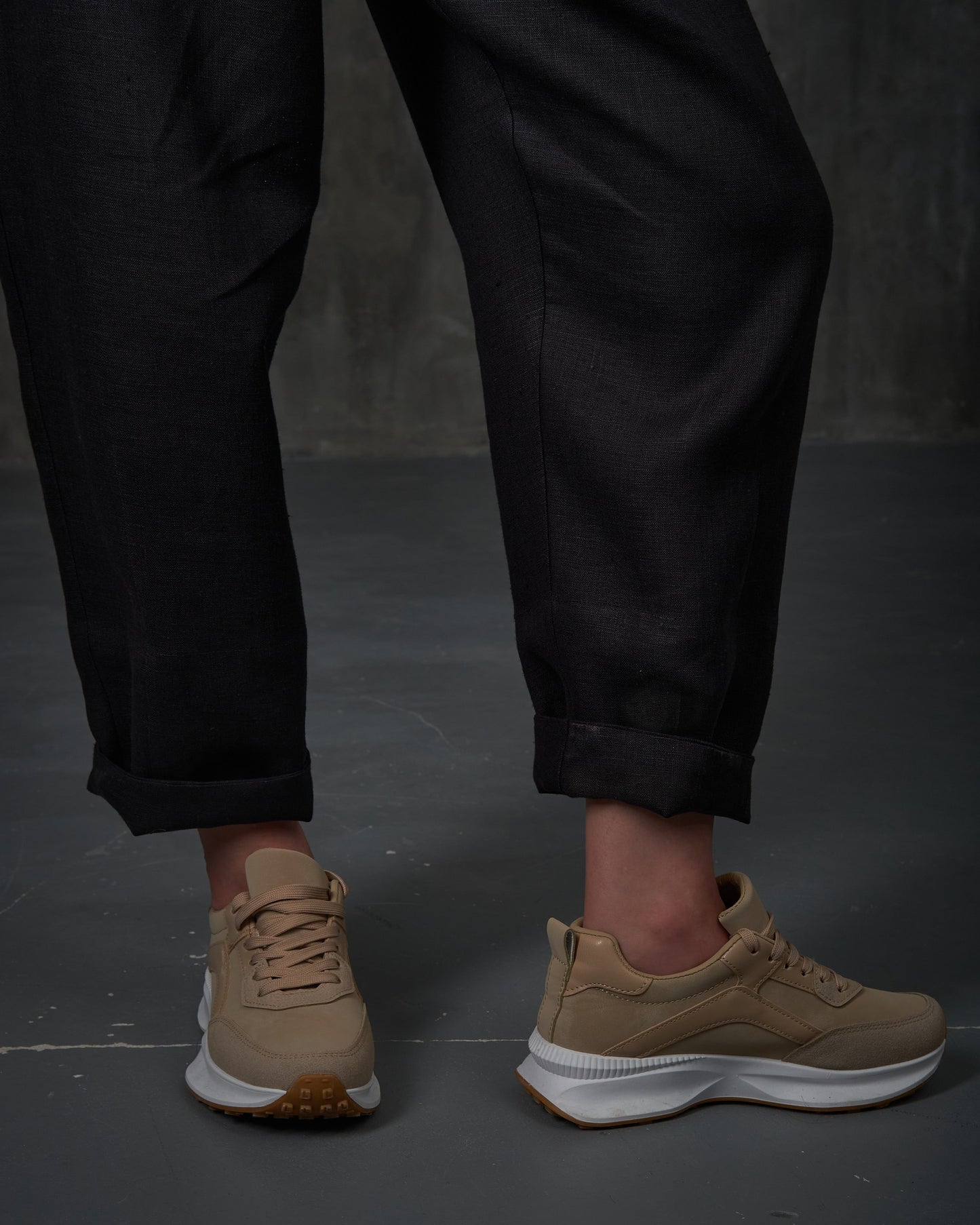 High-rise linen tapered black pants