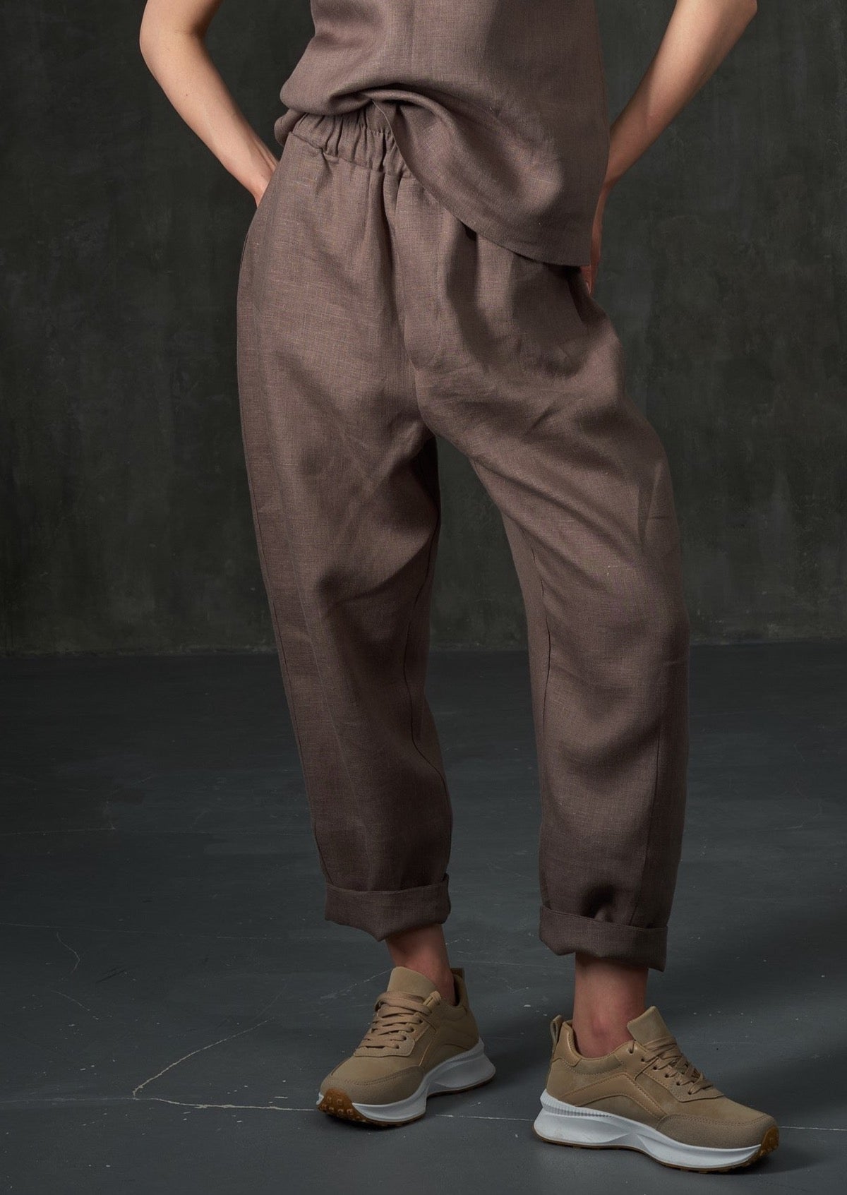 High-rise linen tapered gray/brown pants