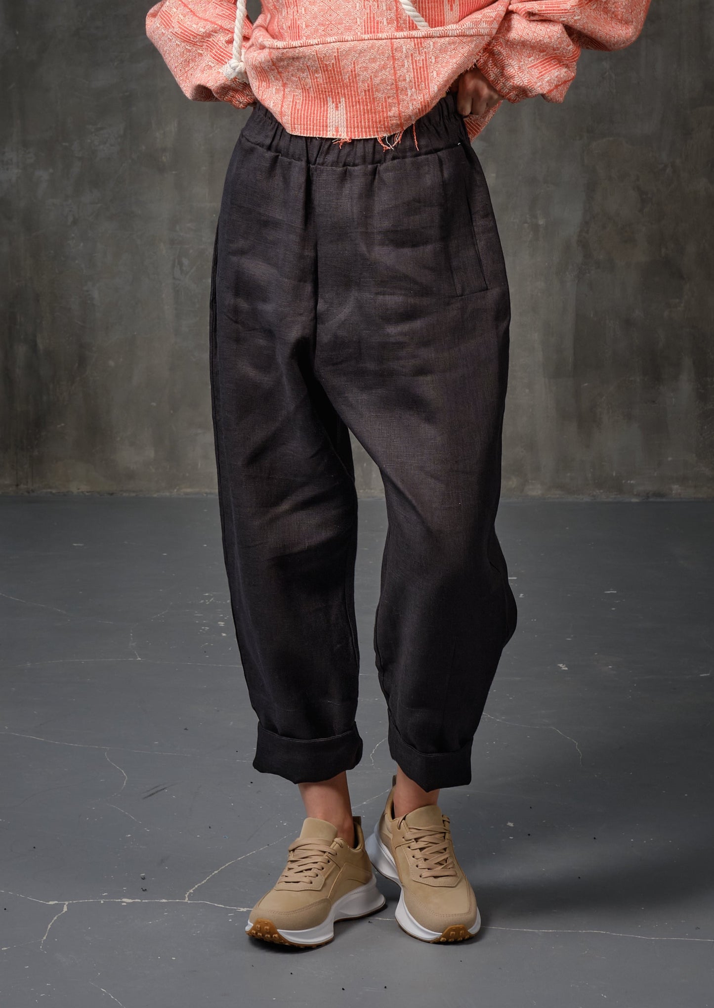 High-rise linen tapered black pants