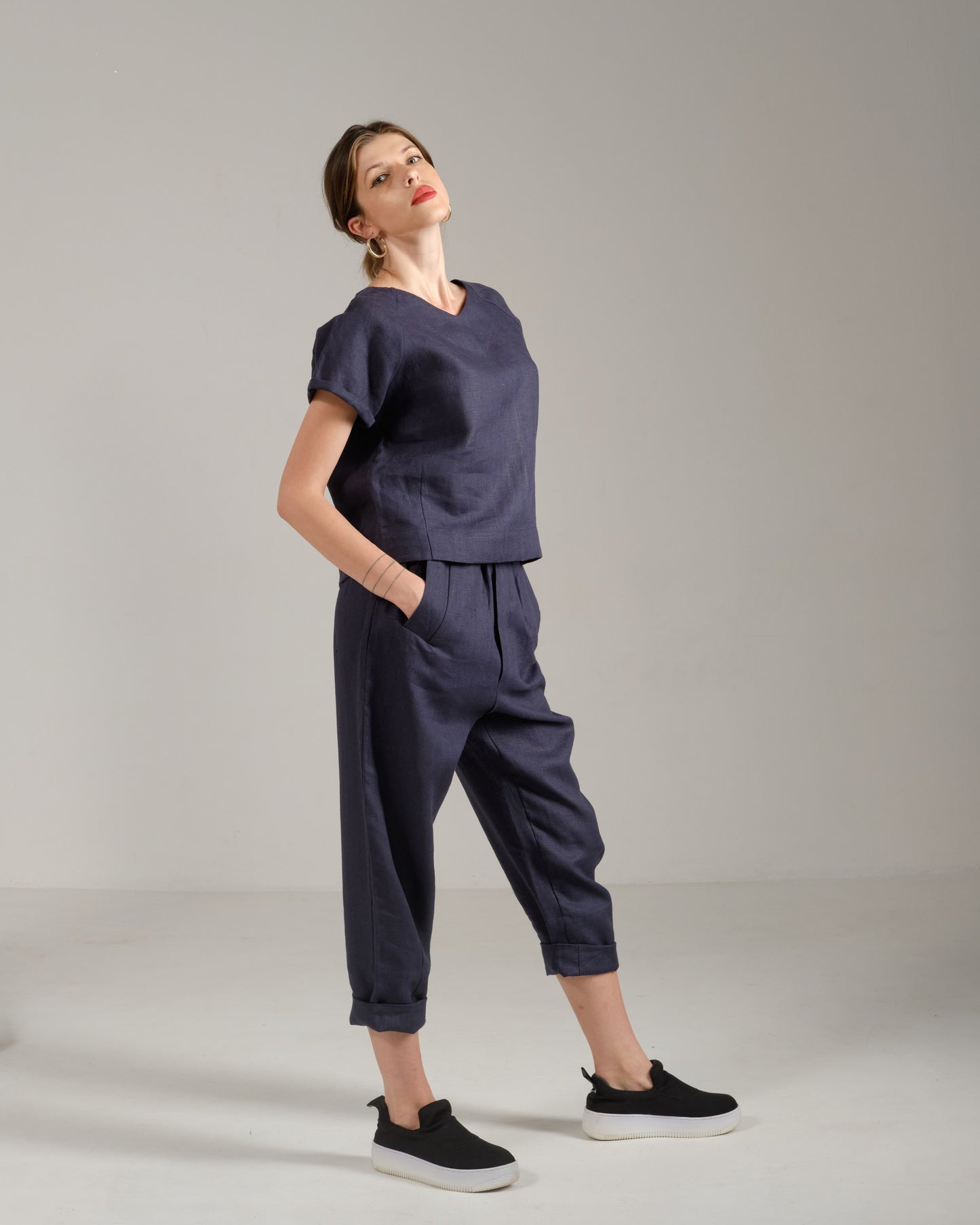 High-rise linen tapered navy blue pants