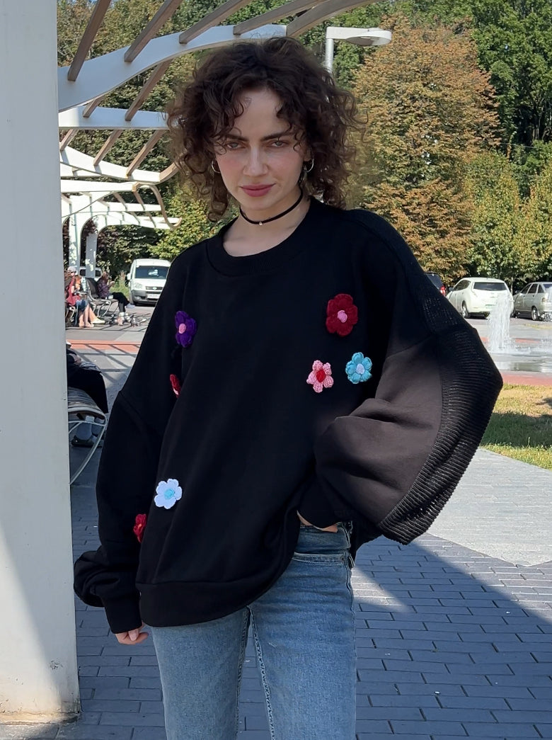 Світшот чорний бавовняний з оздобами - "квіти"