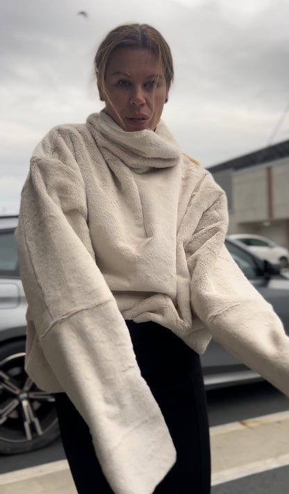 Хутряний кремовий двосторонній анорак