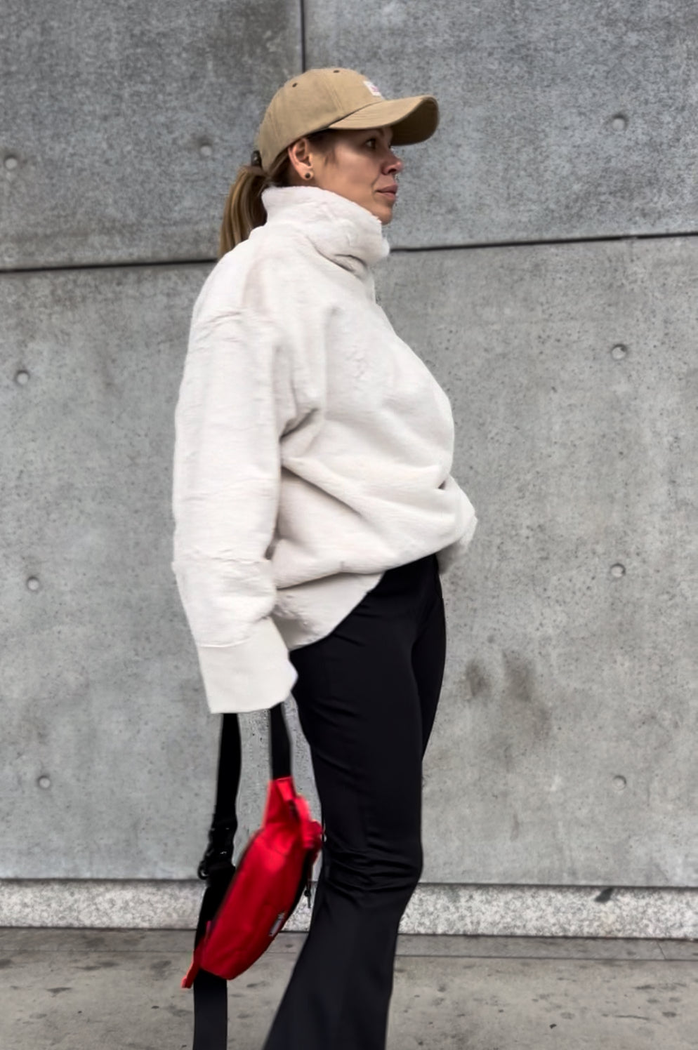 Хутряний кремовий двосторонній анорак