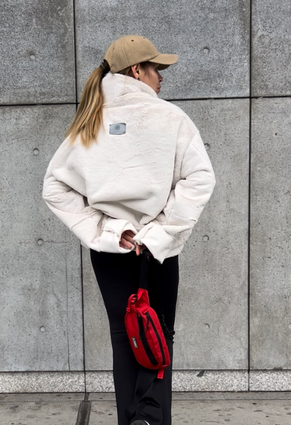 Хутряний кремовий двосторонній анорак