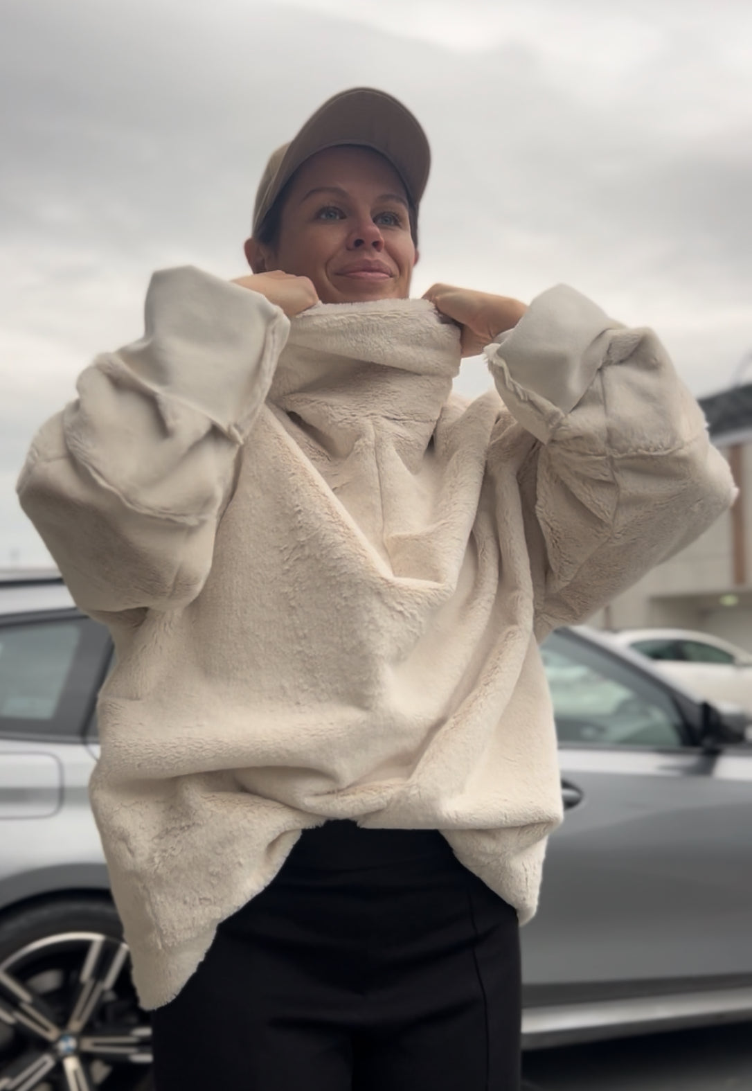 Хутряний кремовий двосторонній анорак