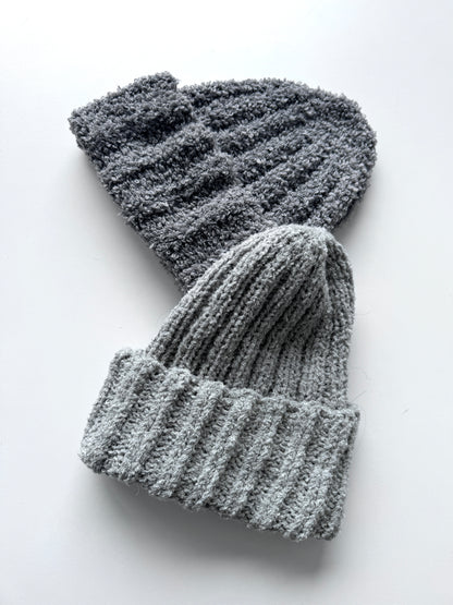 A bouclé wool hat with a lapel