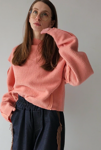 Sweater open shoulders textured wool, flamingo