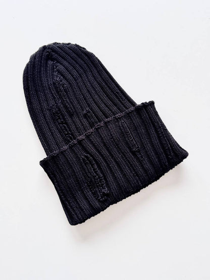 Black voluminous wool hat