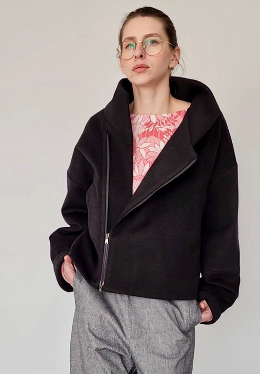 Short black wool coat with zipper
