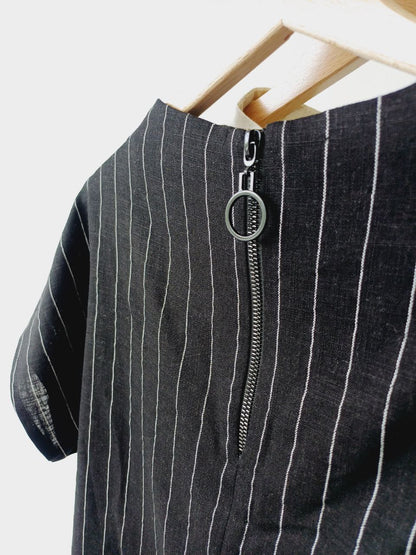 Top linen rack in a stripe