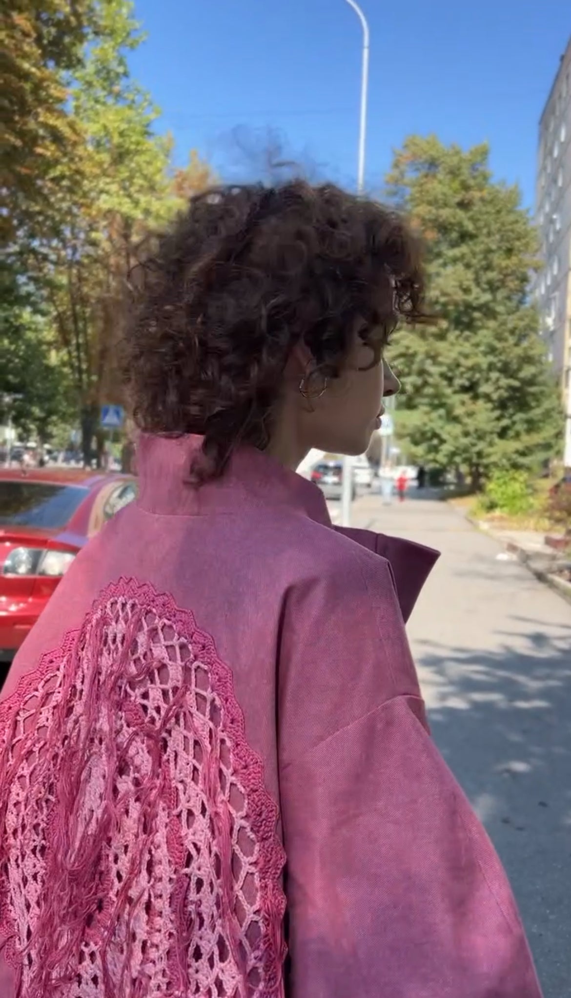 Рожевий бомбер з деніму  oversize з мандалою