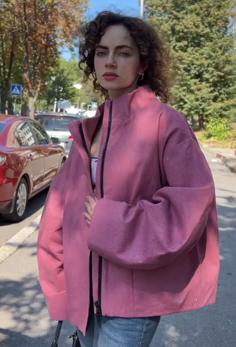 Рожевий бомбер з деніму  oversize з мандалою