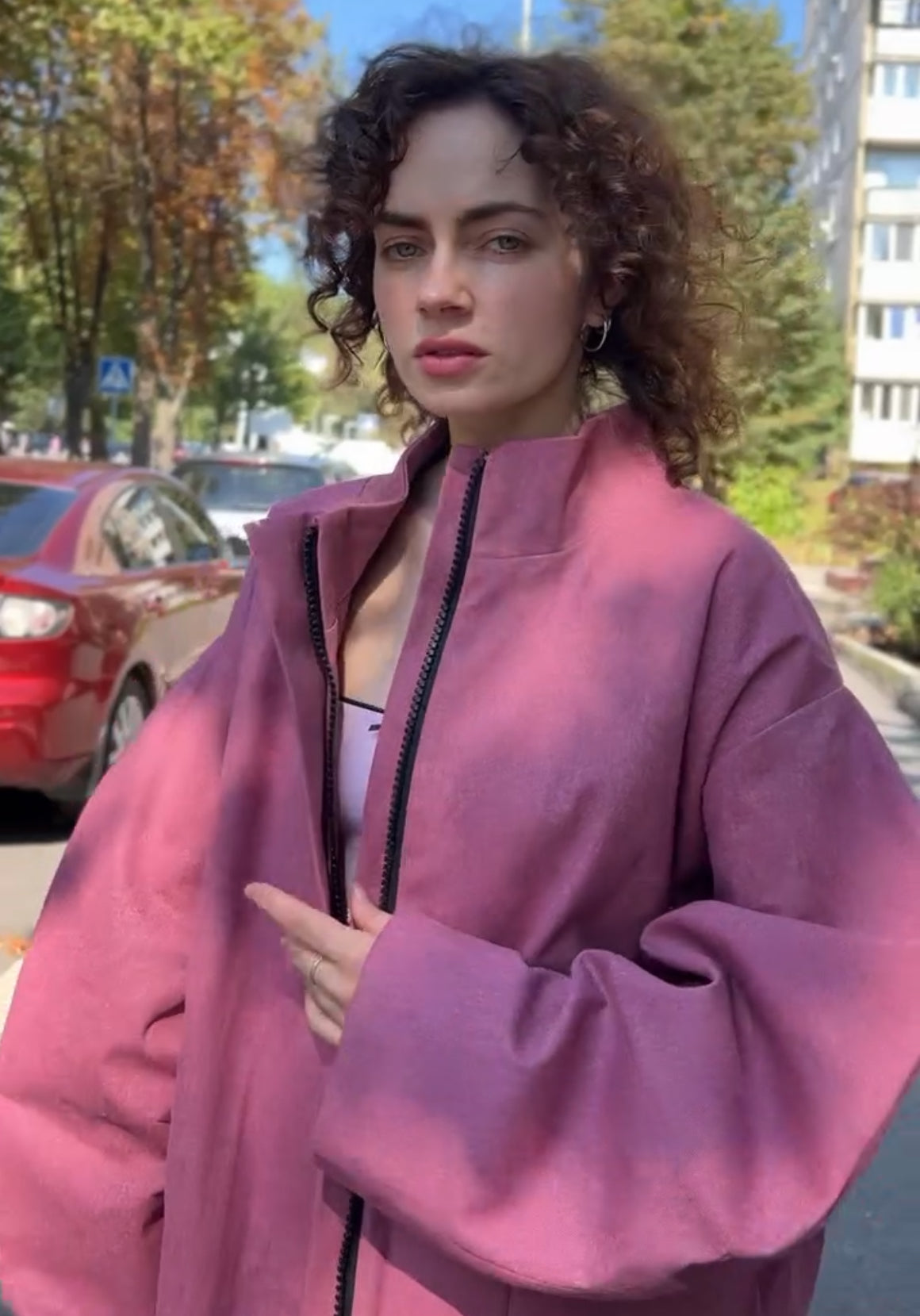 Рожевий бомбер з деніму  oversize з мандалою