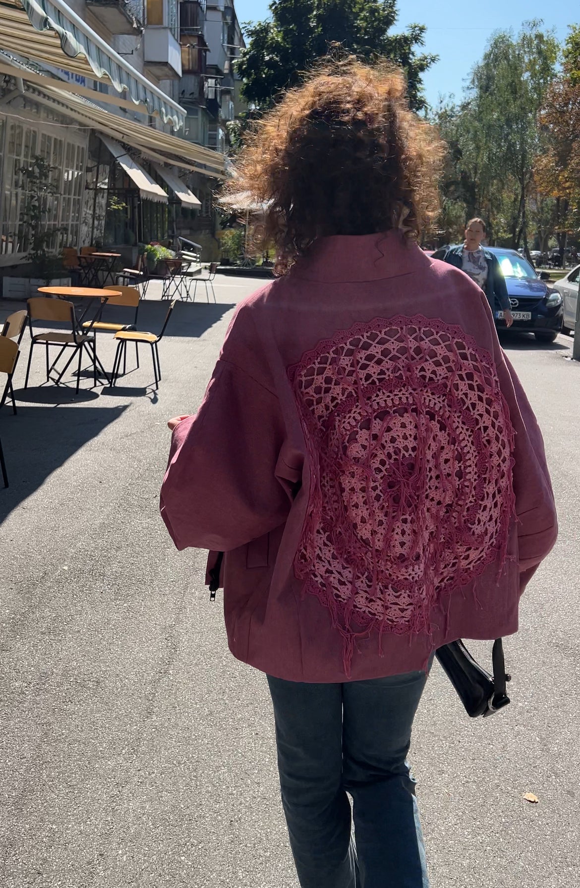 Рожевий бомбер з деніму  oversize з мандалою