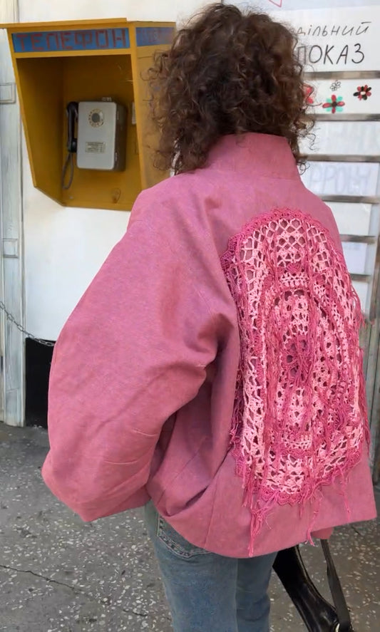 Рожевий бомбер з деніму  oversize з мандалою