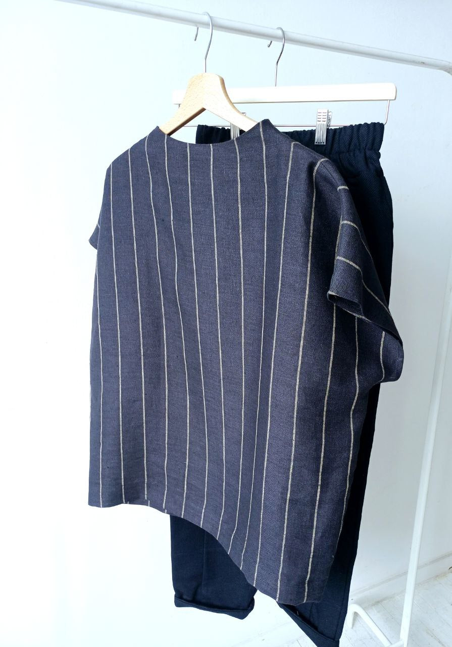 Top linen rack in a stripe