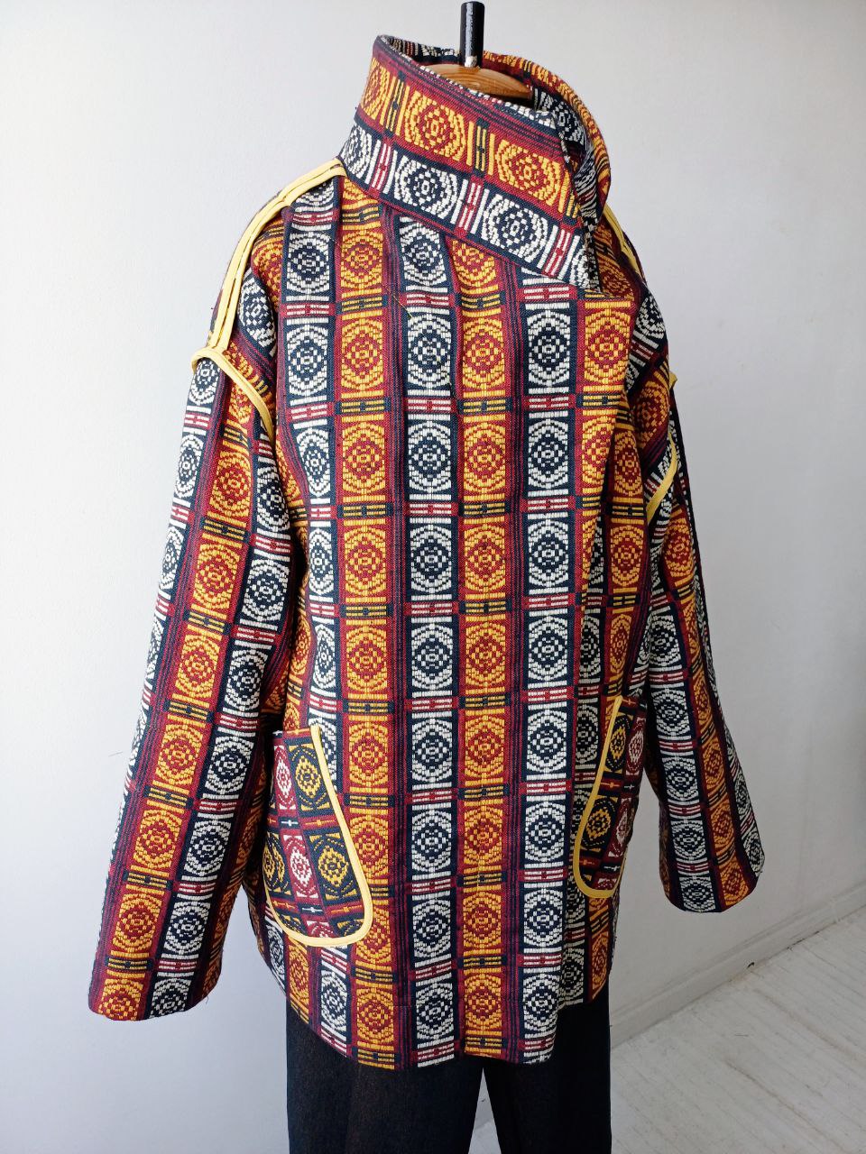 Unisex coat made of vintage jacquard burgundy