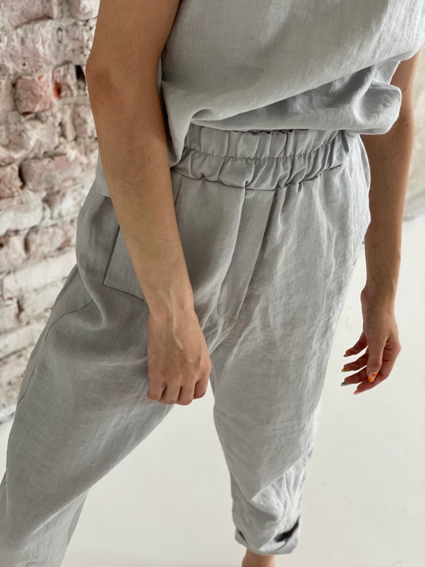 High-rise linen tapered light-gray pants