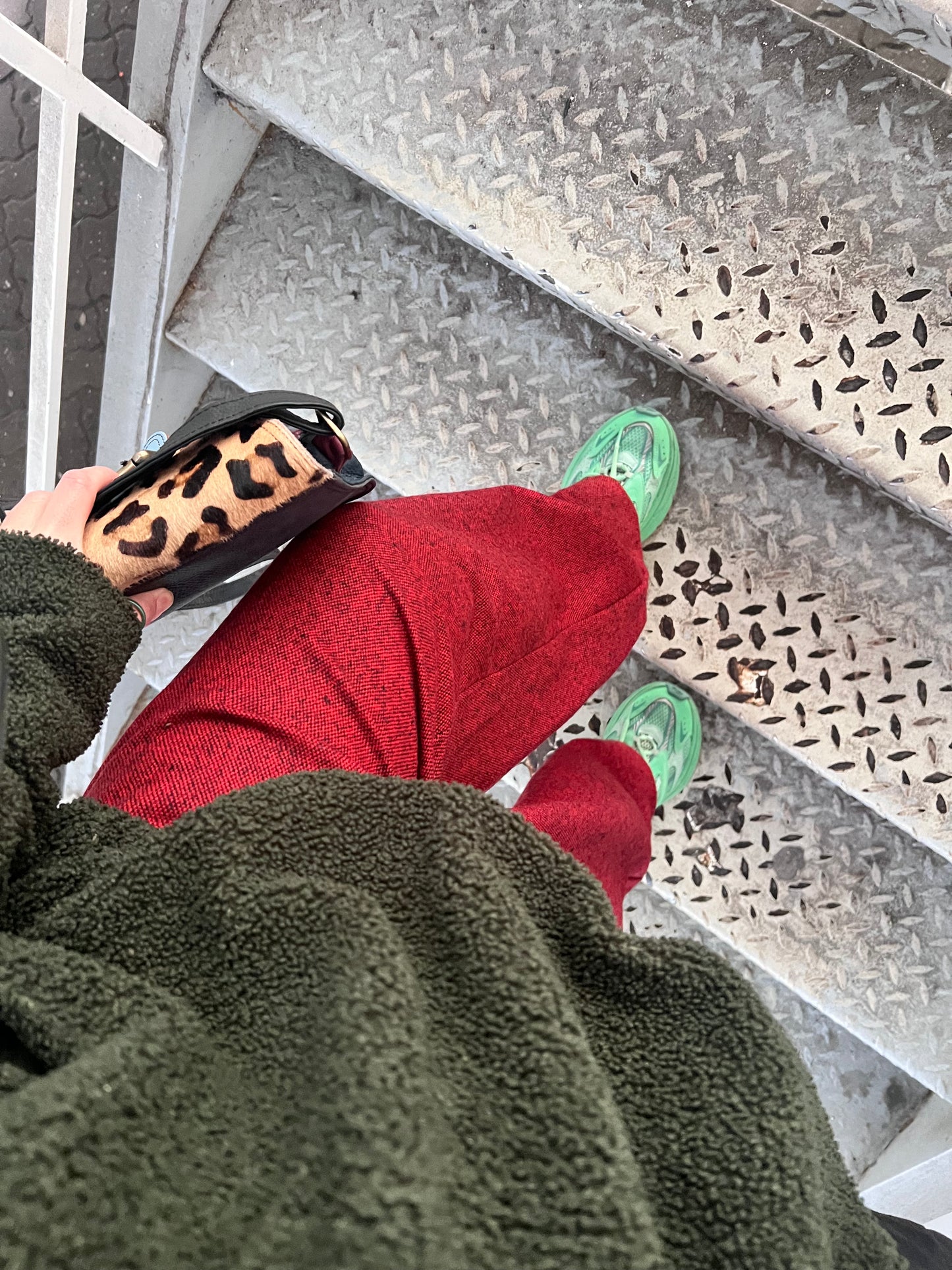 Червоні вовняні беггі штани 78% вовни