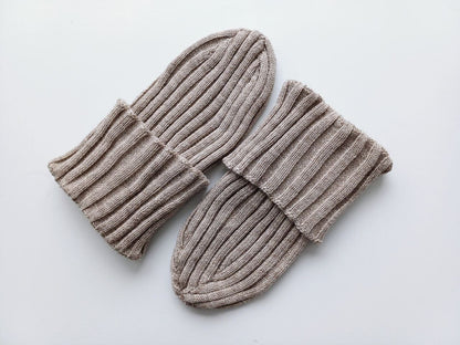 Woolen hat with a lapel, bright lilac