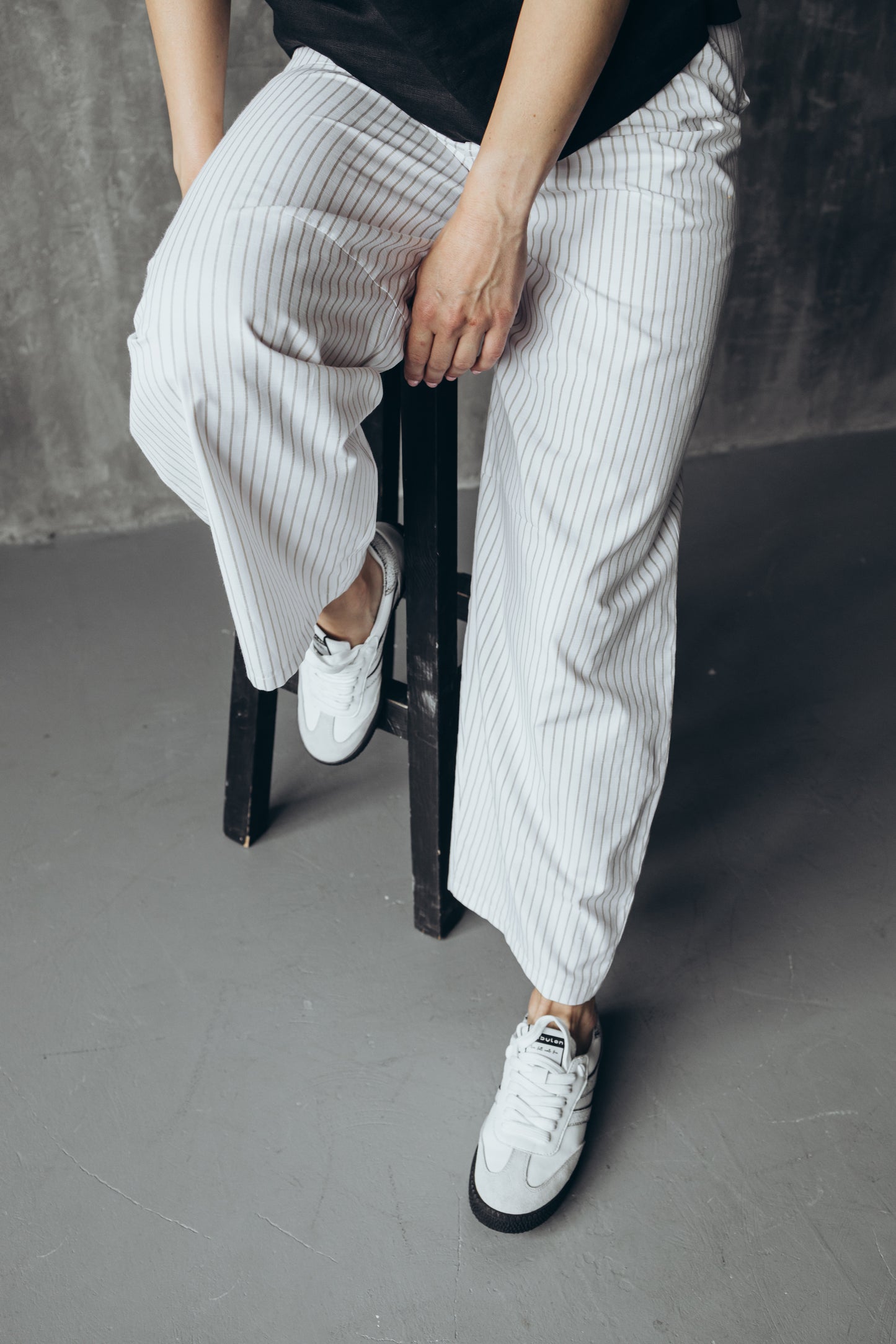 Wight striped boyfriend pants