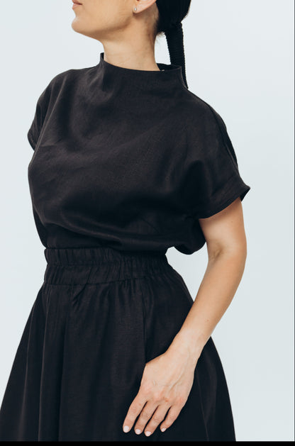 Half sun skirt, black linen