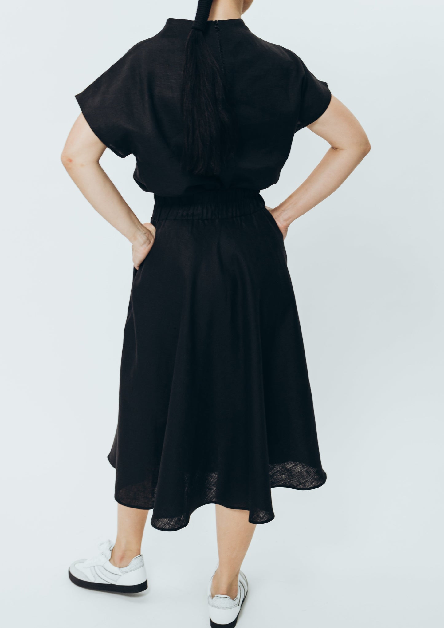 Half sun skirt, black linen