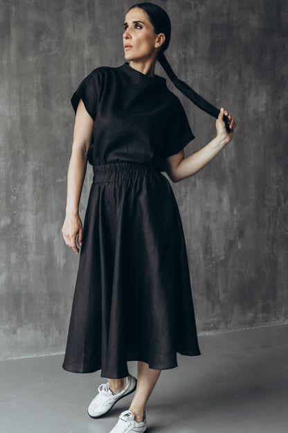 Half sun skirt, black linen