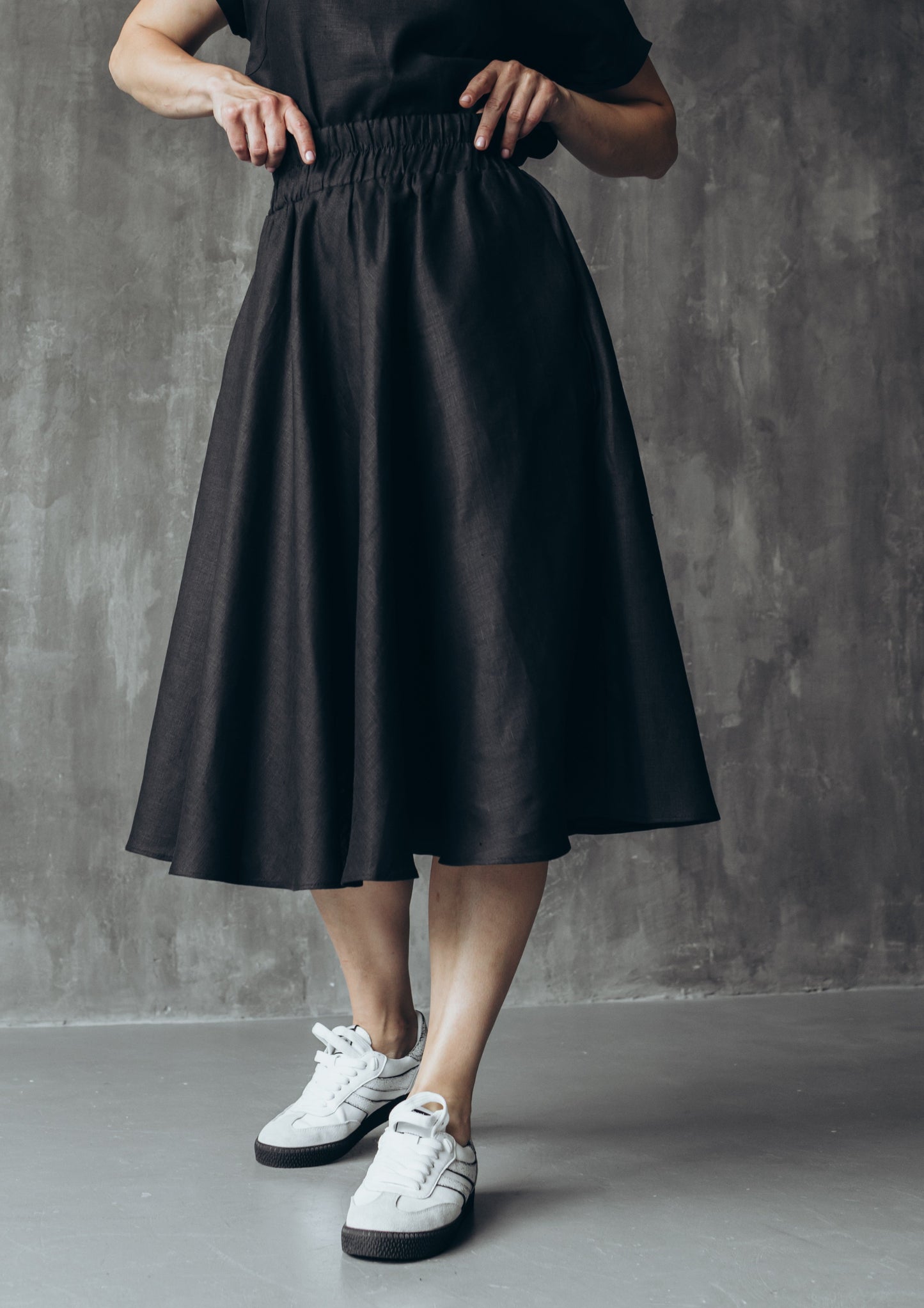 Half sun skirt, black linen