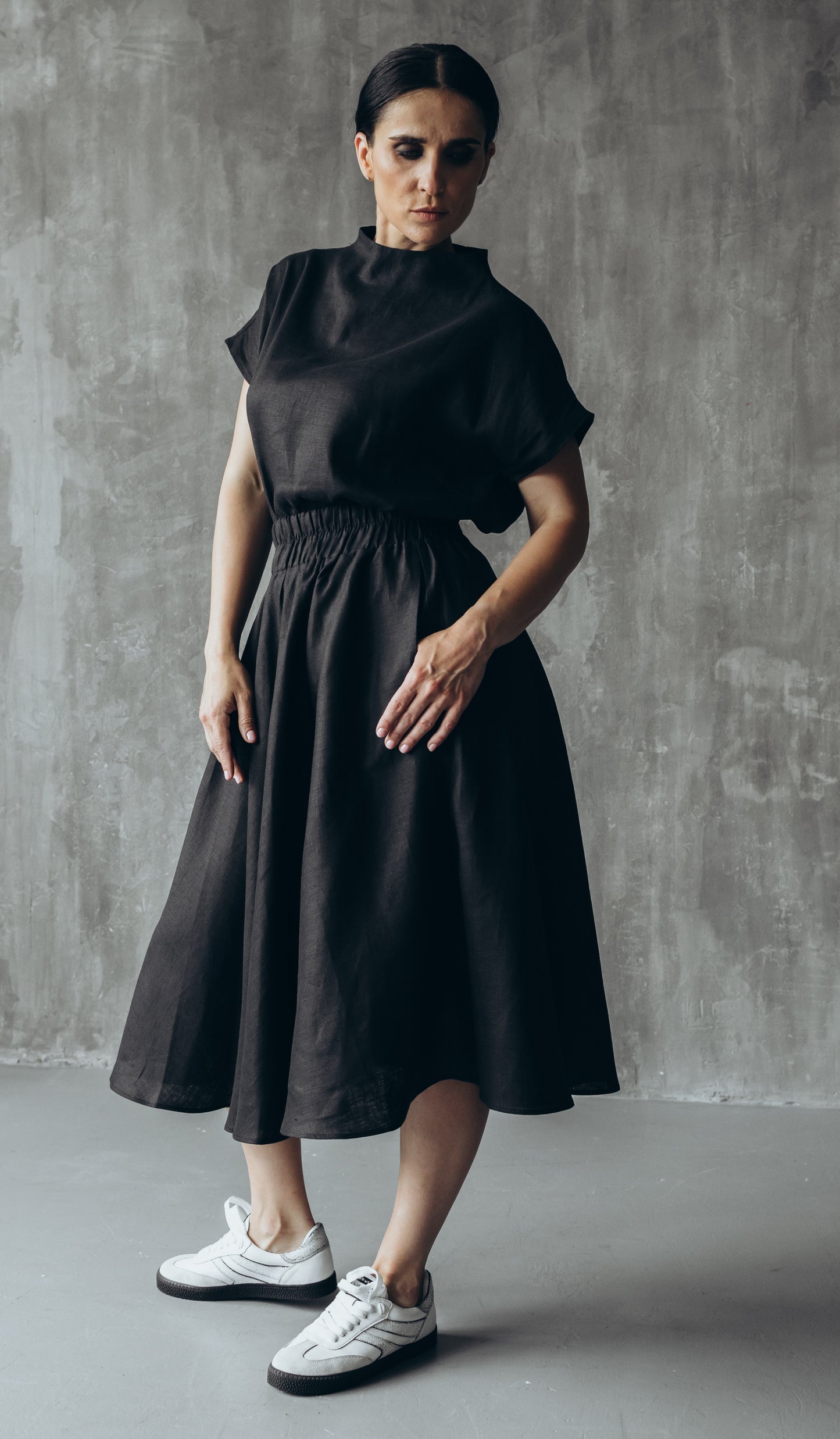 Half sun skirt, black linen