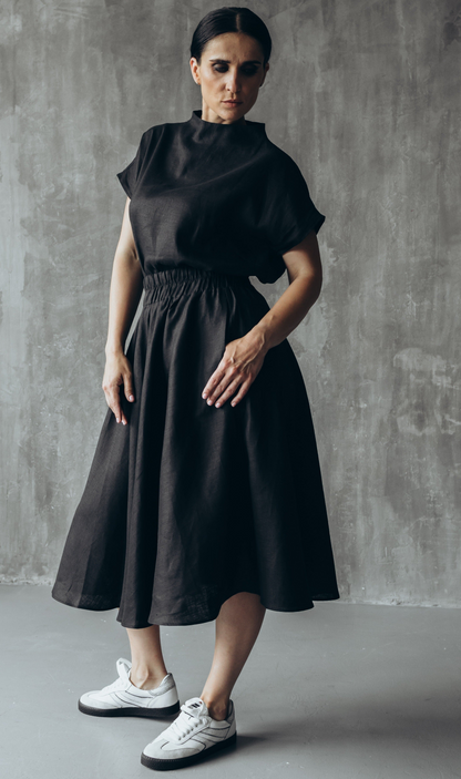 Half sun skirt, black linen