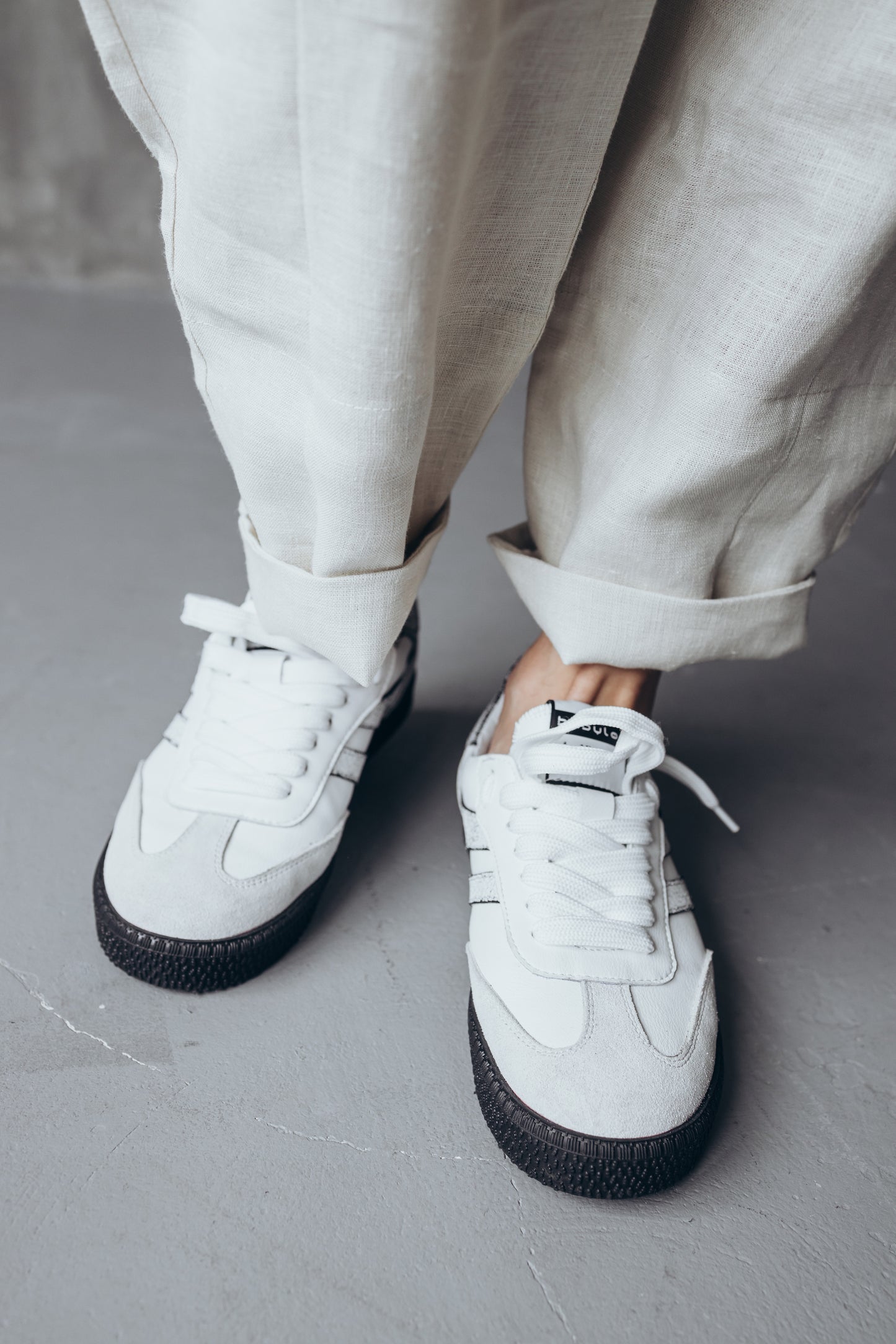 High-rise linen tapered gray/brown pants