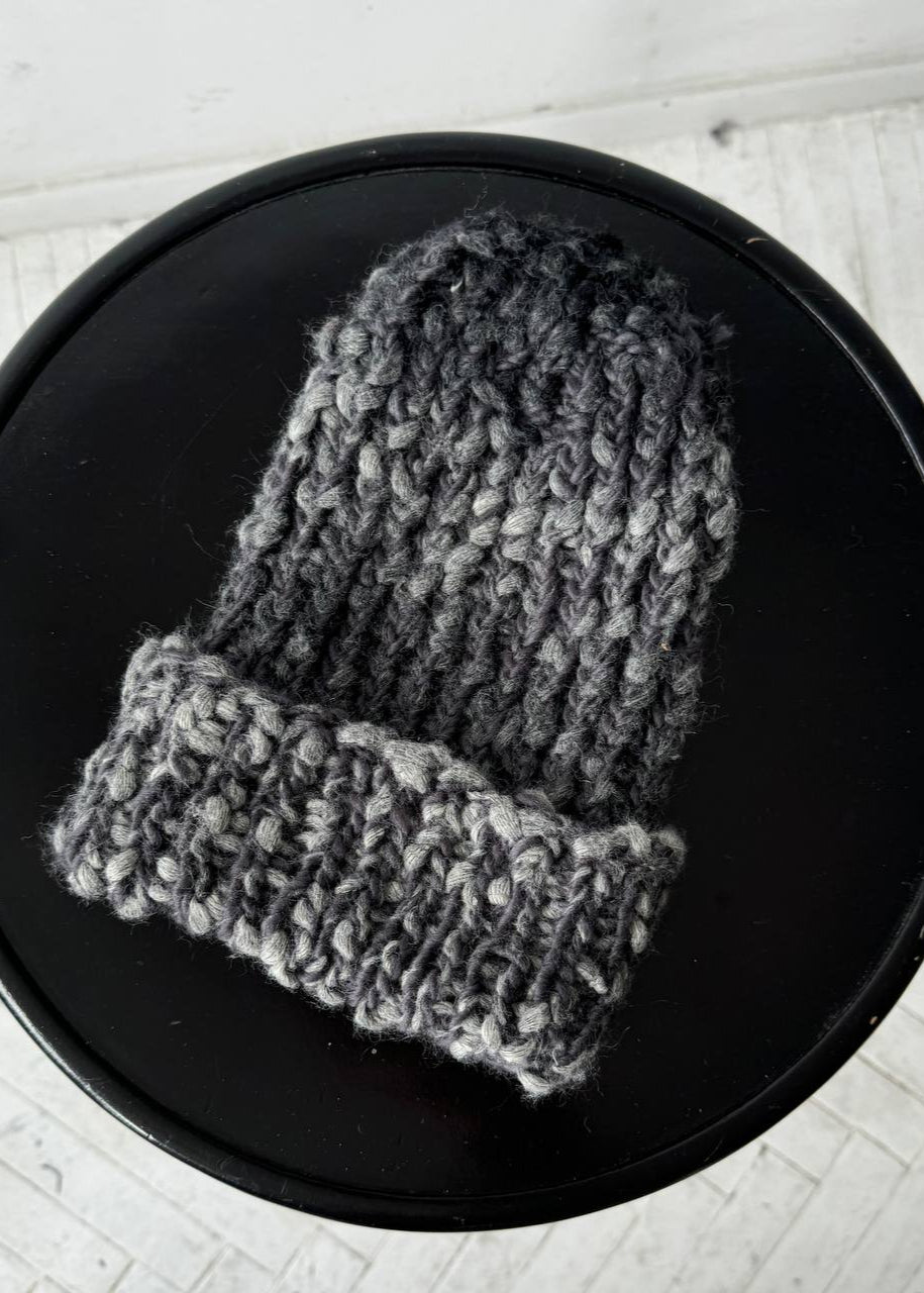 A bouclé wool hat with a lapel