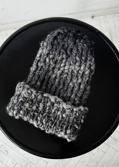 A bouclé wool hat with a lapel