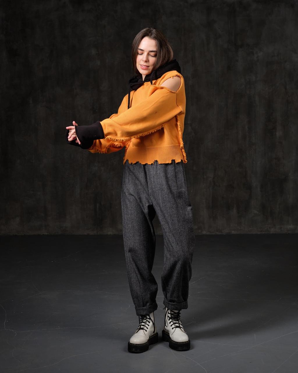 Black cotton sweater with open shoulders