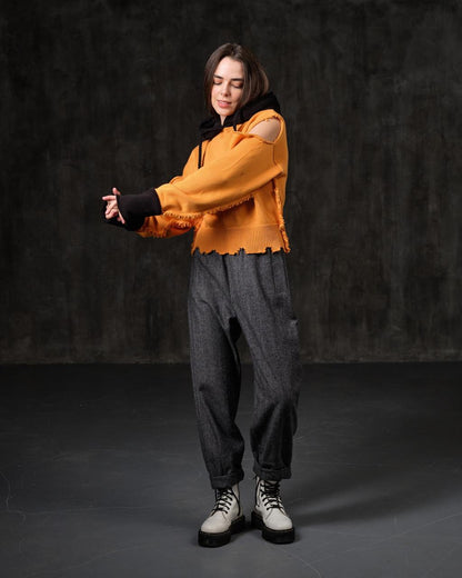Black cotton sweater with open shoulders