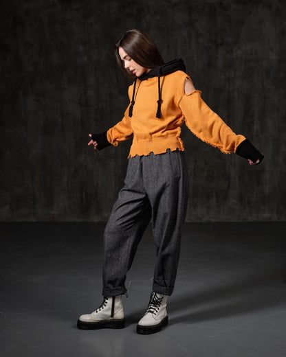 Black cotton sweater with open shoulders