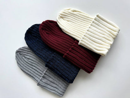 Woolen hat with a lapel, bright lilac