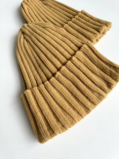 Woolen hat with a lapel, bright lilac